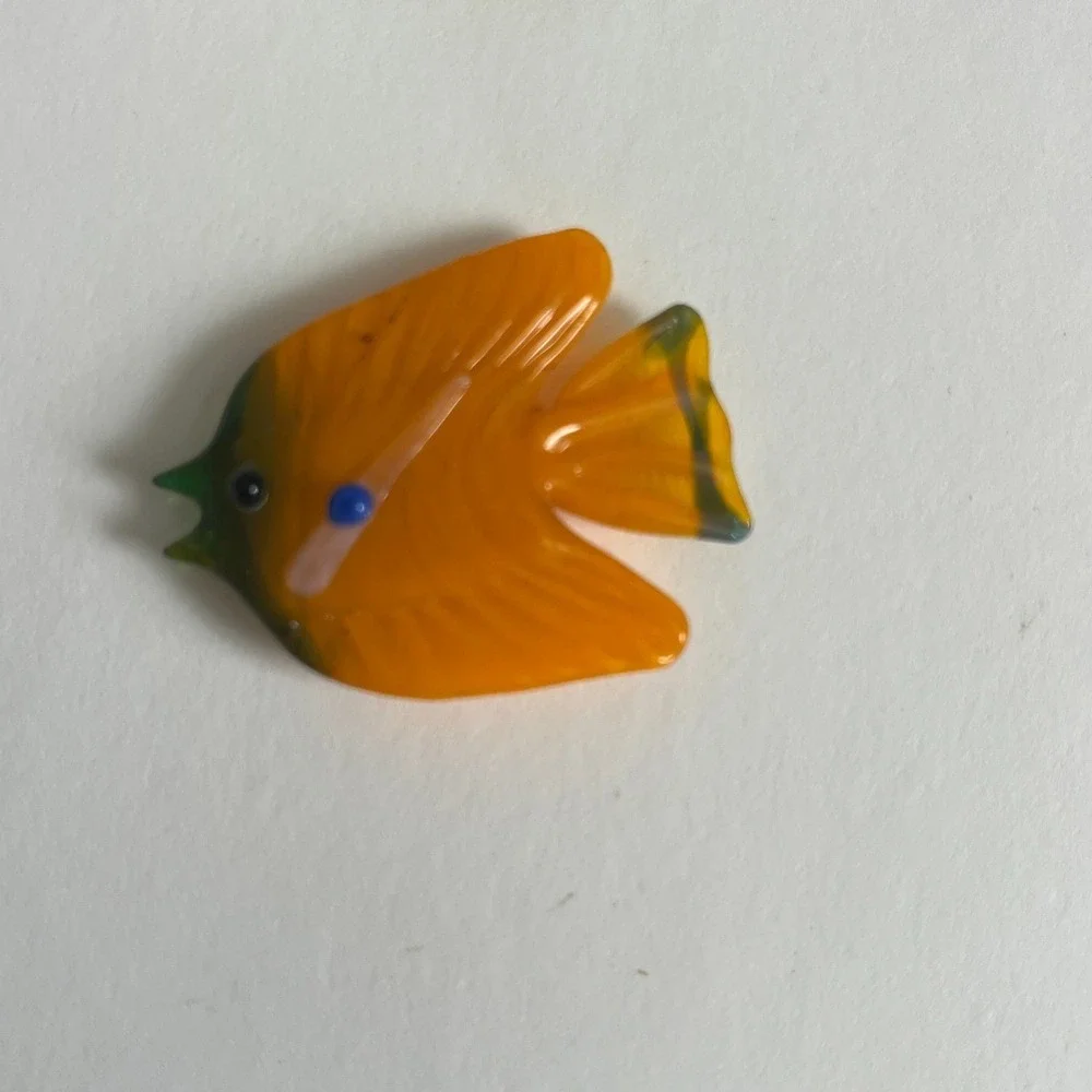 Vintage Set of 5 Blown Glass Tropical Fish Magnets Colorful Art Glass Nautical - Picture 8 of 11